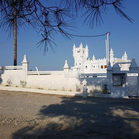Snow White Castle Apartment Kiotari Luaran gambar