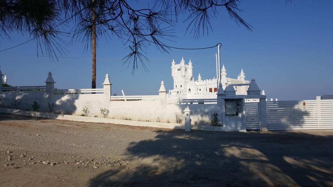 Snow White Castle Apartment Kiotari Luaran gambar