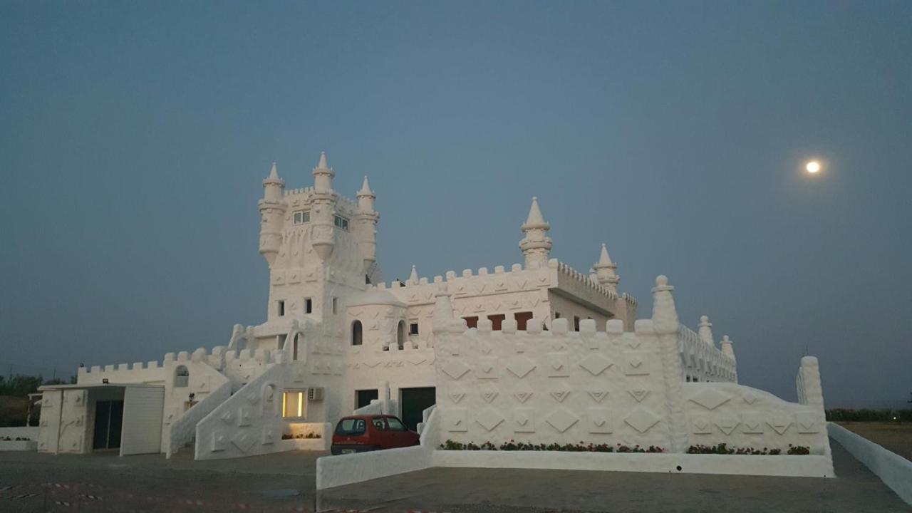 Snow White Castle Apartment Kiotari Luaran gambar