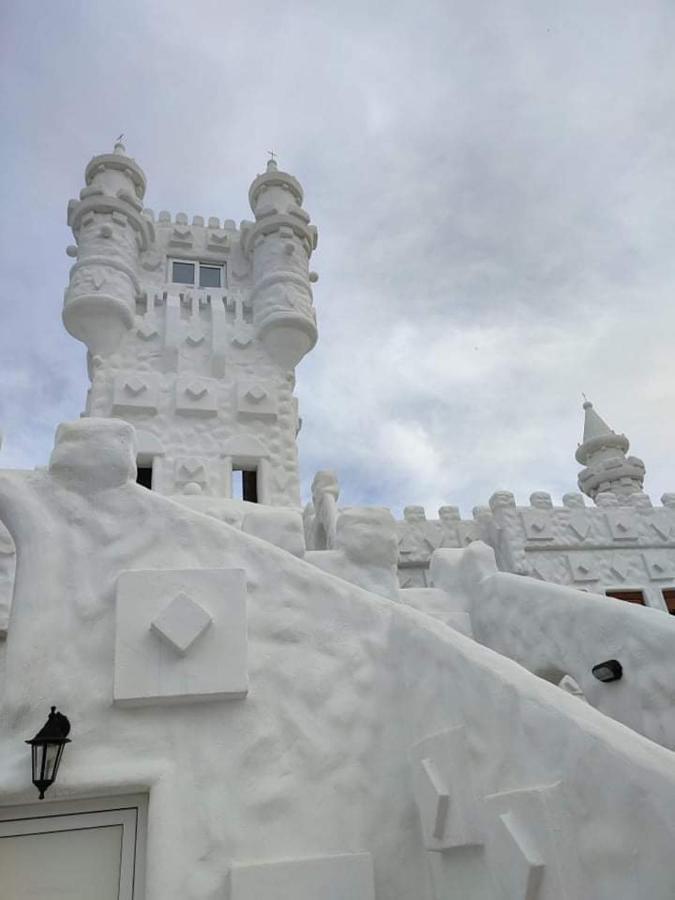 Snow White Castle Apartment Kiotari Luaran gambar