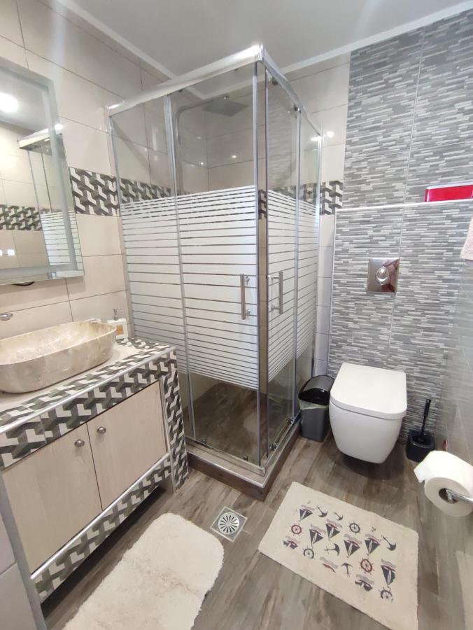 Snow White Castle Apartment Kiotari Luaran gambar